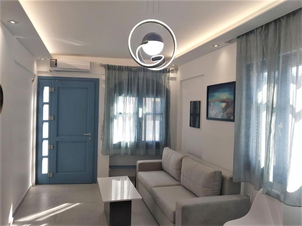 Located By The Sea One Beachfront Private Captain Lazaros Pool Villa With Loft In 750Sqm Spacious Private Plot-Jacuzzi-Sunrelax-Furnished Terace-Gazebo-Private Parking,Sleep 3 Adults And 2 Children, Just Steps From The Black Beach-Seaview เปริสซา ภายนอก รูปภาพ